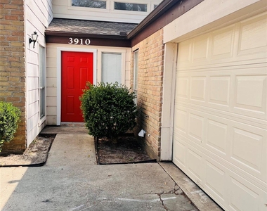 3910 Hidden Glen Drive - Photo Thumbnail 3