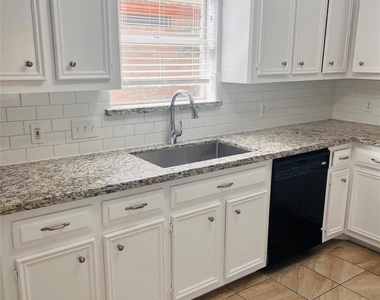 3910 Hidden Glen Drive - Photo Thumbnail 6