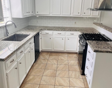 3910 Hidden Glen Drive - Photo Thumbnail 5