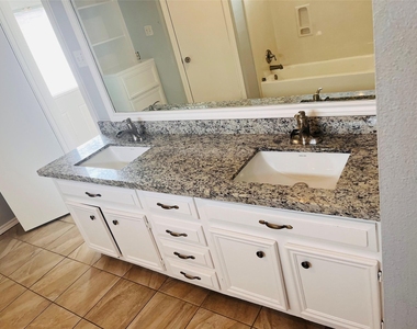 3910 Hidden Glen Drive - Photo Thumbnail 20