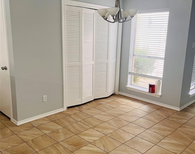 3910 Hidden Glen Drive - Photo Thumbnail 8