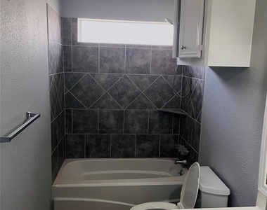 3910 Hidden Glen Drive - Photo Thumbnail 15