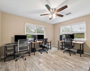 3711 Manor Lane - Photo Thumbnail 16