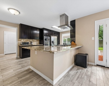 3711 Manor Lane - Photo Thumbnail 5