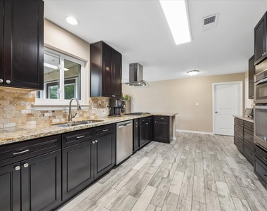 3711 Manor Lane - Photo Thumbnail 3