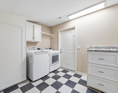 3711 Manor Lane - Photo Thumbnail 18