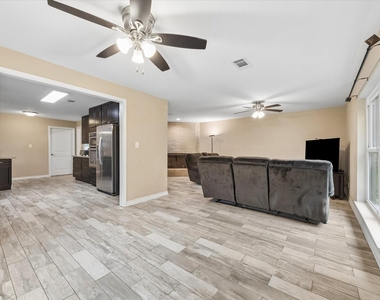 3711 Manor Lane - Photo Thumbnail 8