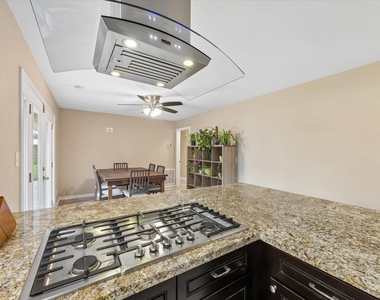 3711 Manor Lane - Photo Thumbnail 4