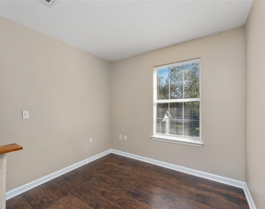 1728 Connorvale Road - Photo Thumbnail 13