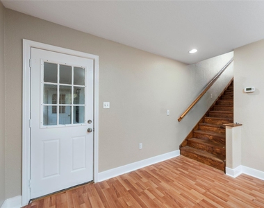 1728 Connorvale Road - Photo Thumbnail 3