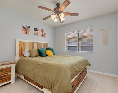 5614 Savannah Woods Lane - Photo Thumbnail 11