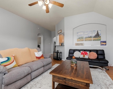 5614 Savannah Woods Lane - Photo Thumbnail 4