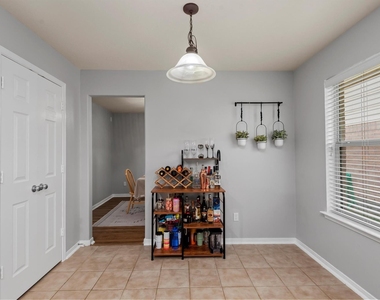 5614 Savannah Woods Lane - Photo Thumbnail 7