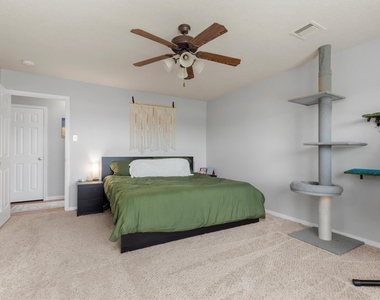 5614 Savannah Woods Lane - Photo Thumbnail 15