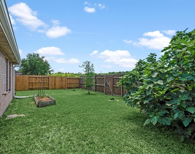 5614 Savannah Woods Lane - Photo Thumbnail 24