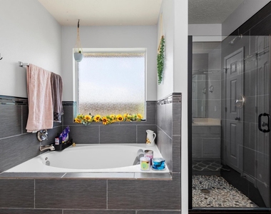5614 Savannah Woods Lane - Photo Thumbnail 19