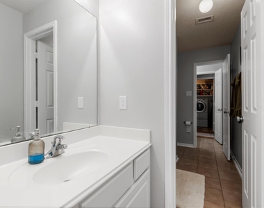 5614 Savannah Woods Lane - Photo Thumbnail 12
