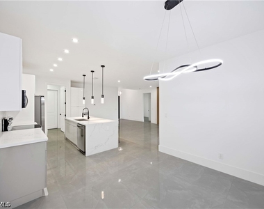 2504 23rd Street W - Photo Thumbnail 11