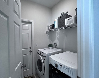 501 Nw 26th Terrace - Photo Thumbnail 5