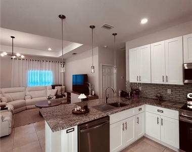 501 Nw 26th Terrace - Photo Thumbnail 8