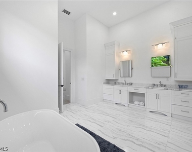 2749 Medallist Lane - Photo Thumbnail 14