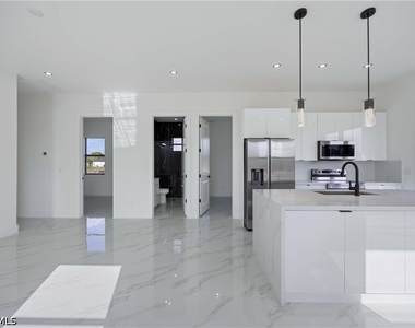 2700 49th Street Sw - Photo Thumbnail 12