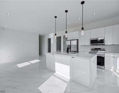 2700 49th Street Sw - Photo Thumbnail 8