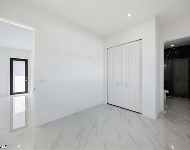 2700 49th Street Sw - Photo Thumbnail 16