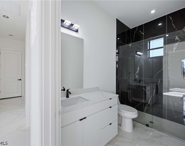 2700 49th Street Sw - Photo Thumbnail 18