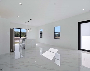 2700 49th Street Sw - Photo Thumbnail 5