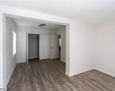 2352 Sunny View Drive - Photo Thumbnail 7