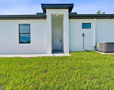 1011 & 1013 Abrams Boulevard - Photo Thumbnail 2