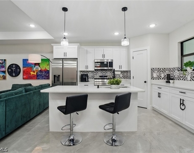 1011 & 1013 Abrams Boulevard - Photo Thumbnail 7