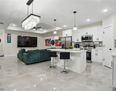1011 & 1013 Abrams Boulevard - Photo Thumbnail 5