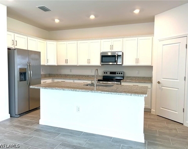 10525 Timber Creek Drive - Photo Thumbnail 5