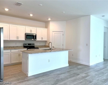 10525 Timber Creek Drive - Photo Thumbnail 4