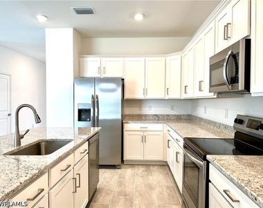 10525 Timber Creek Drive - Photo Thumbnail 7