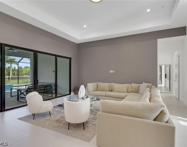 653 23rd Street Sw - Photo Thumbnail 8