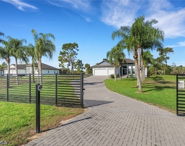 653 23rd Street Sw - Photo Thumbnail 1
