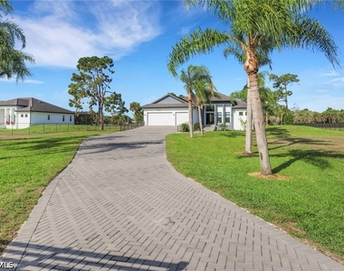653 23rd Street Sw - Photo Thumbnail 2