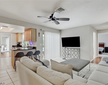 4556 Lakewood Boulevard - Photo Thumbnail 5