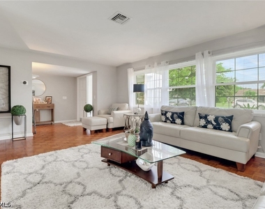 4556 Lakewood Boulevard - Photo Thumbnail 2