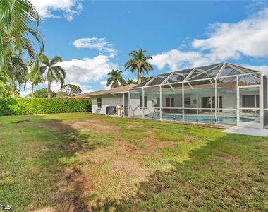 4556 Lakewood Boulevard - Photo Thumbnail 12