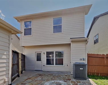 6211 Gillian Park Drive - Photo Thumbnail 16