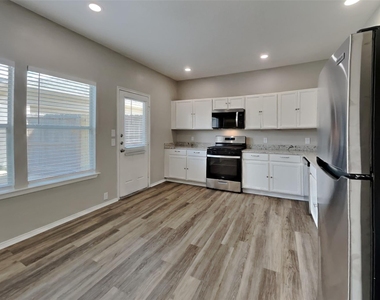 6211 Gillian Park Drive - Photo Thumbnail 4