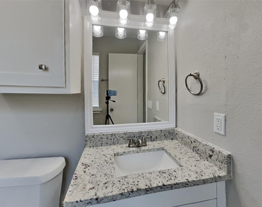 6211 Gillian Park Drive - Photo Thumbnail 8