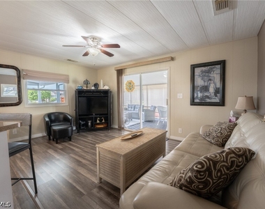 953 Bunker Hill Drive - Photo Thumbnail 11