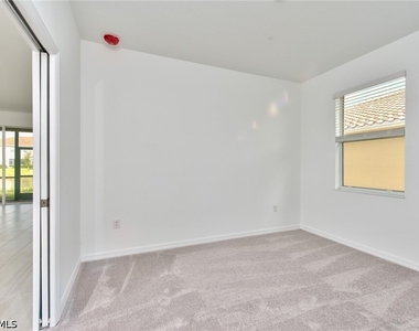 2591 Vine Avenue - Photo Thumbnail 14