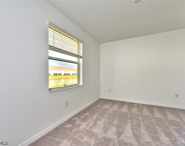 2591 Vine Avenue - Photo Thumbnail 9
