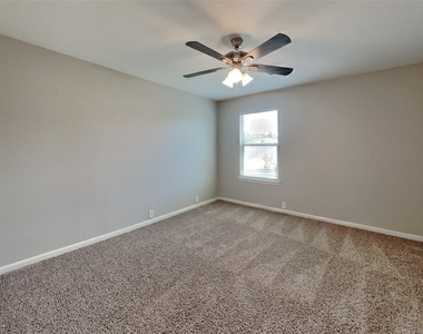 4714 Pin Oak Creek Lane - Photo Thumbnail 9